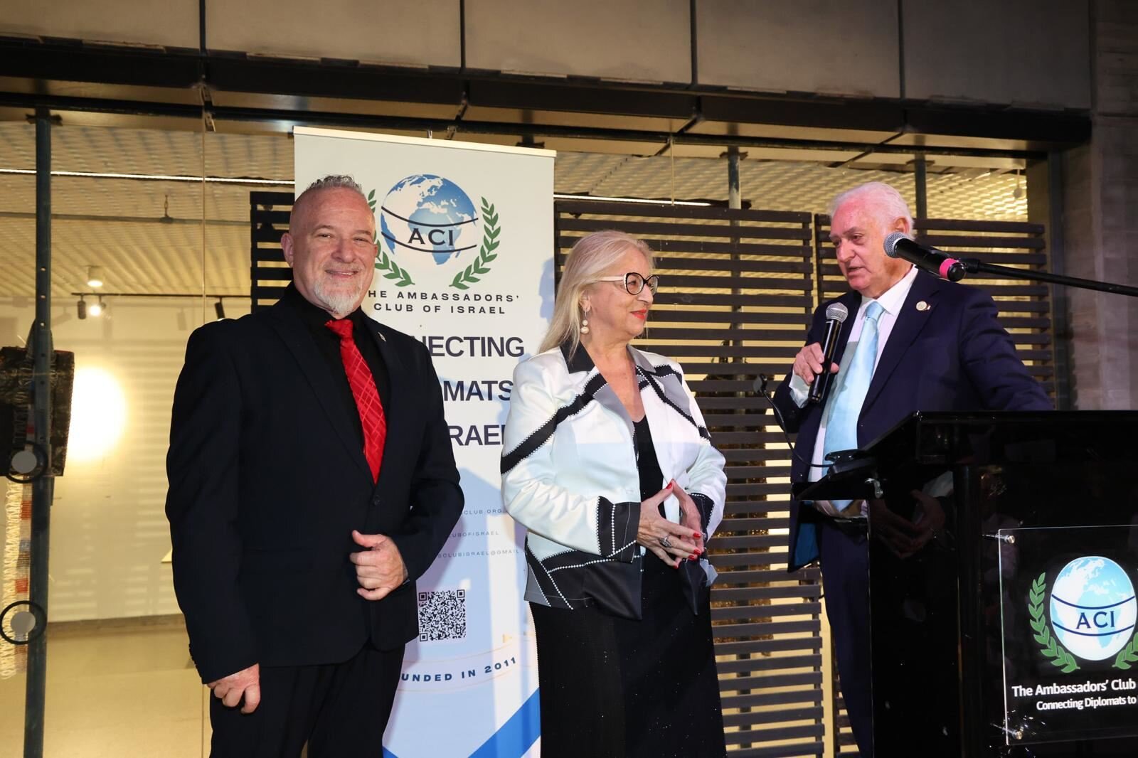 Caroline Schwab with guests at the 6th anniversary evening of the Abraham Accords